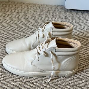 Nisolo Men's Cream Leather Chukka Boots